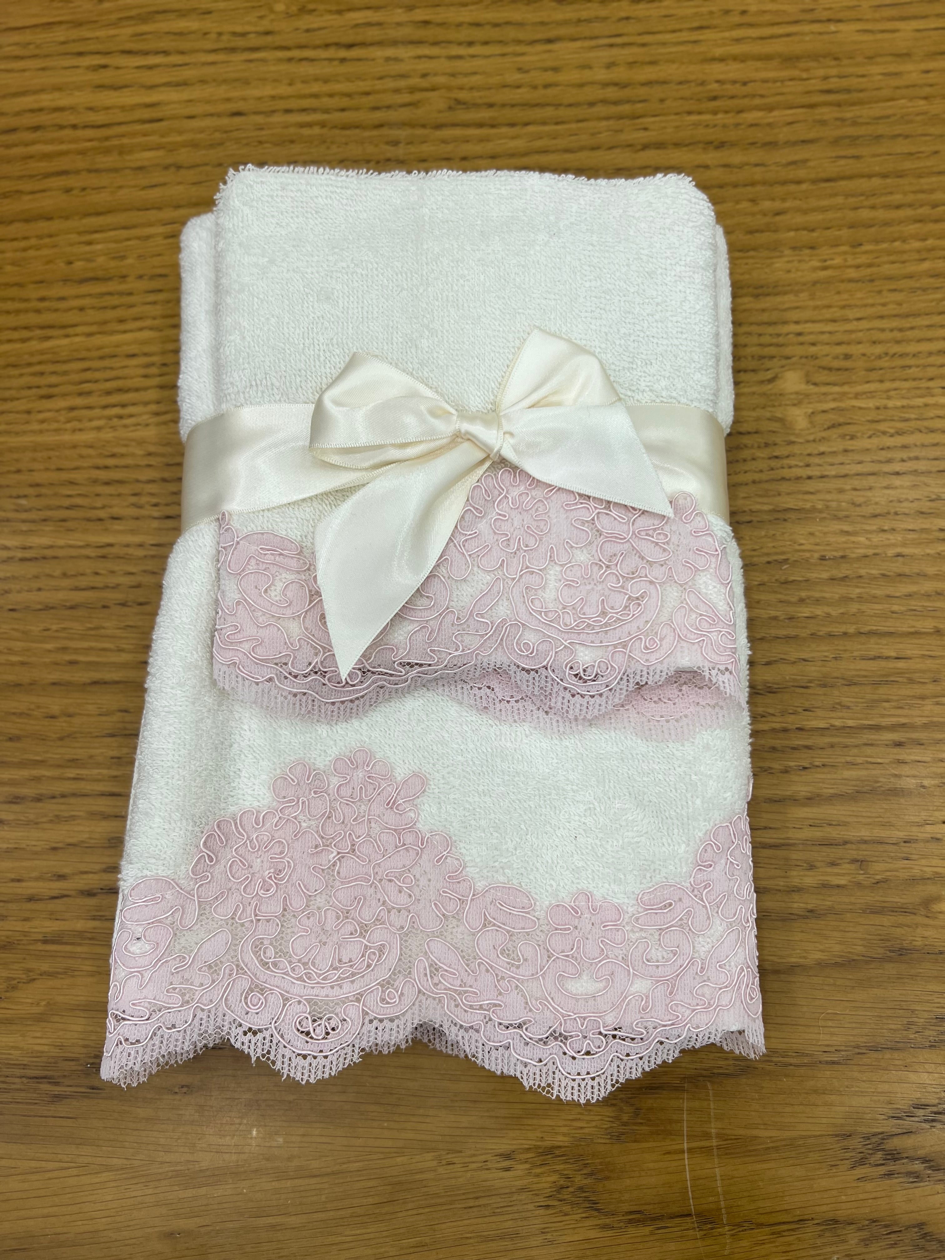 Coppia asciugamani con pizzo rebrodè