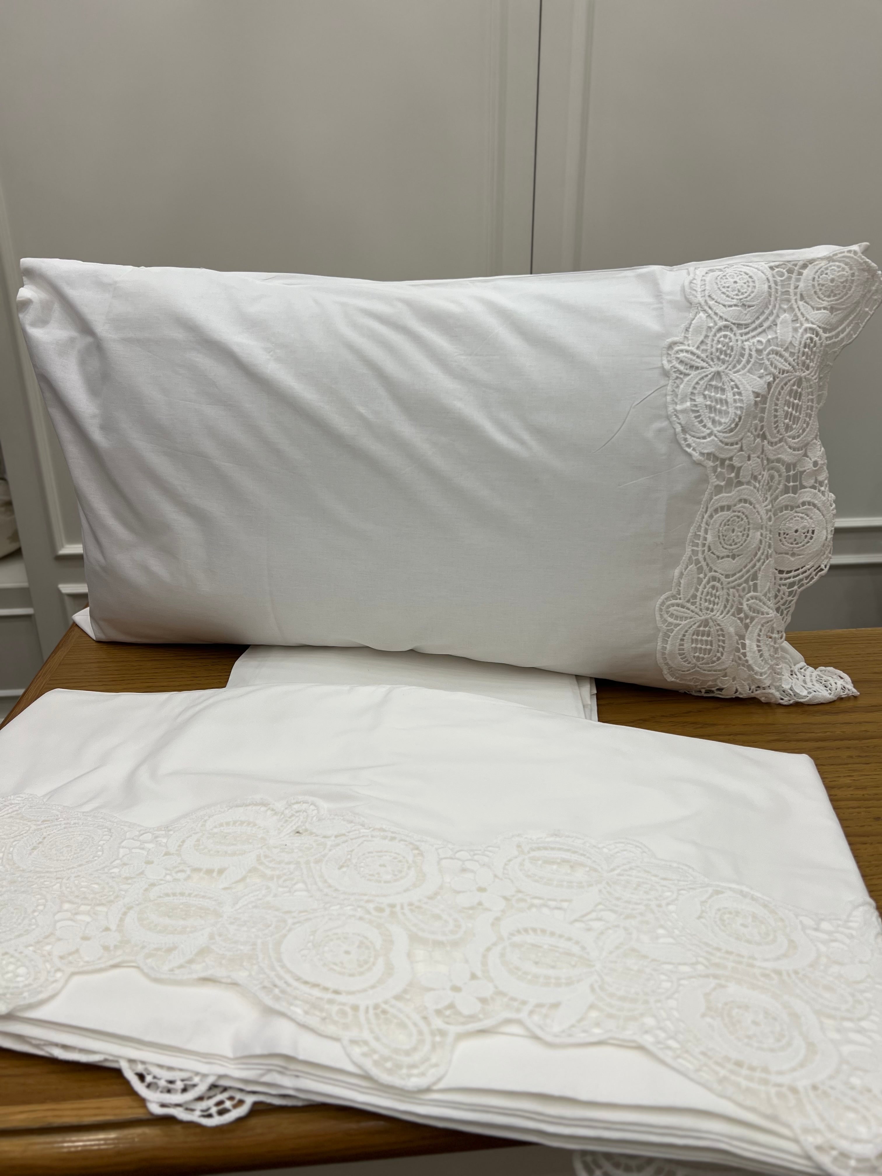 Lenzuola con pizzo macramè