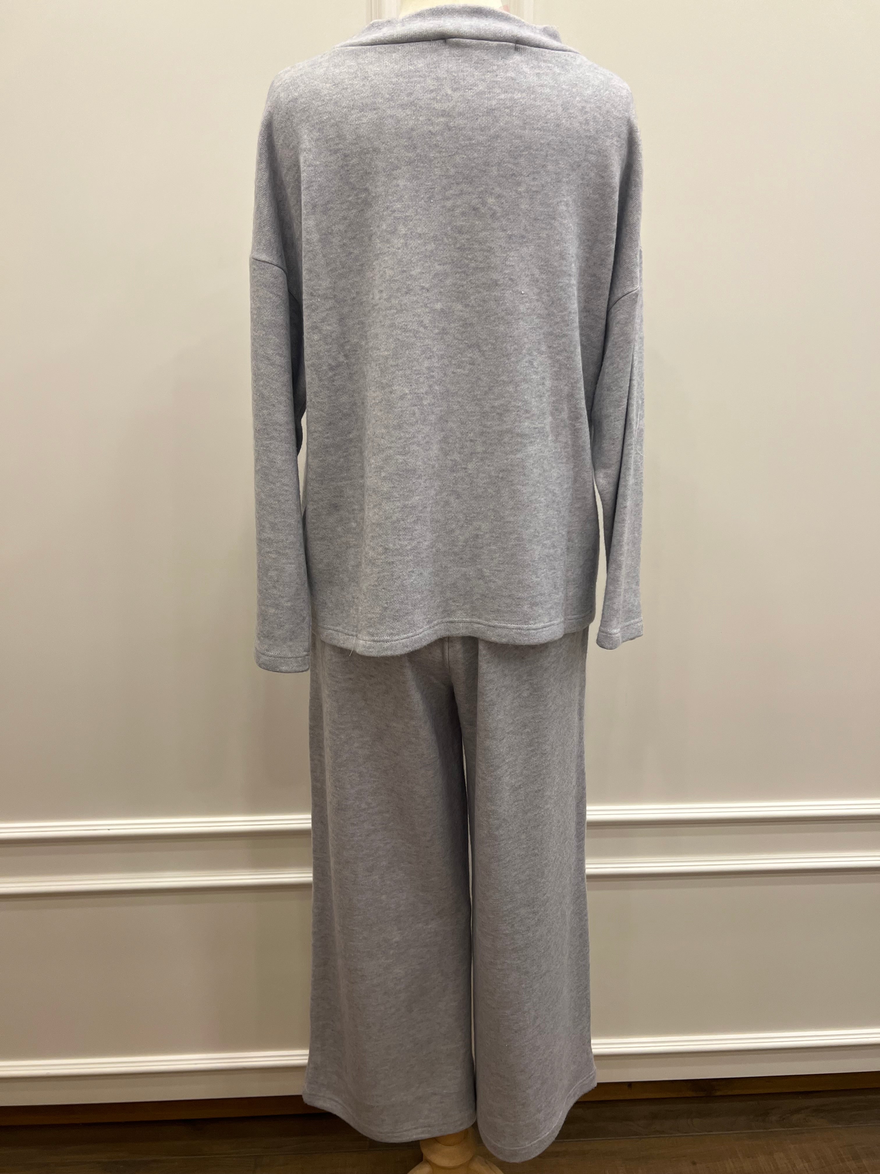 Coordinato maglia con spacco