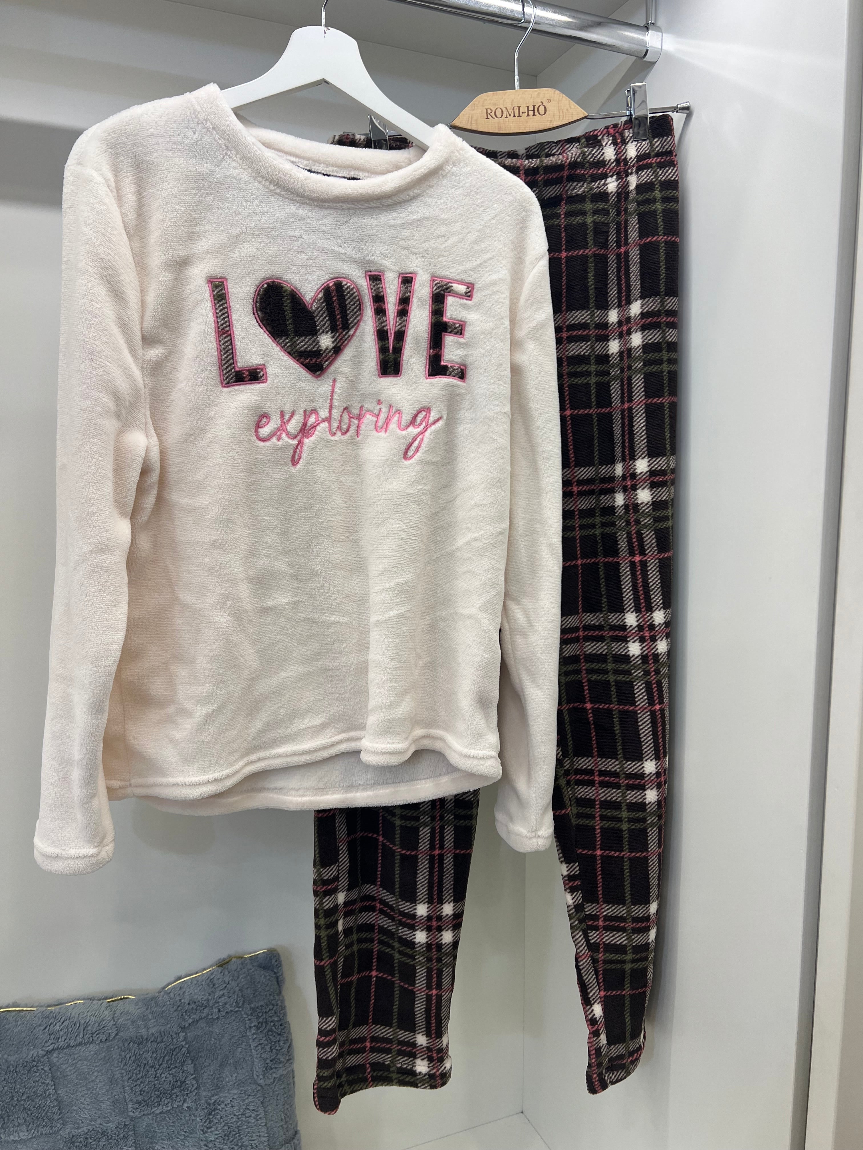 Pigiama in pile con scritta