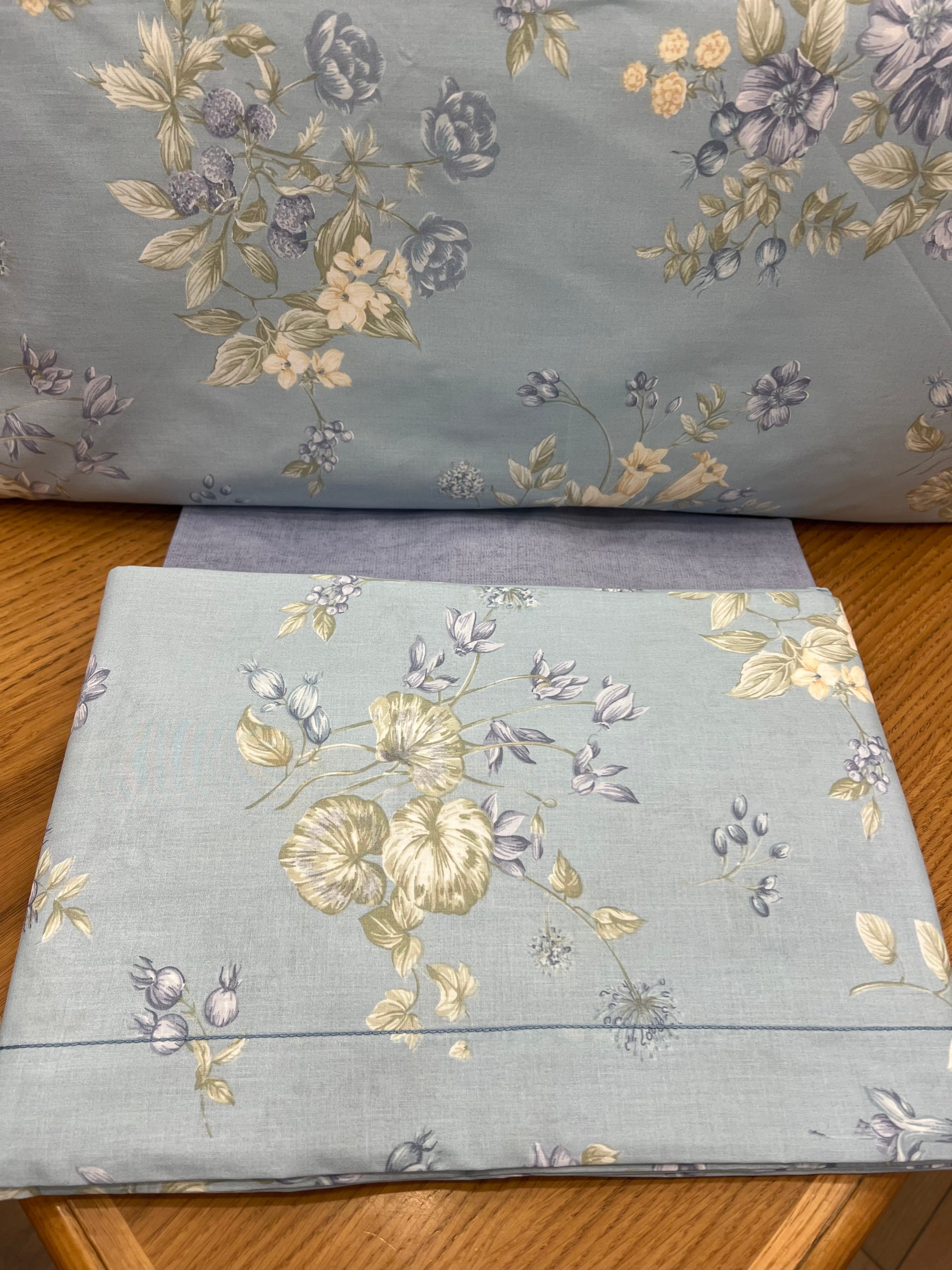 Lenzuola fiori celeste