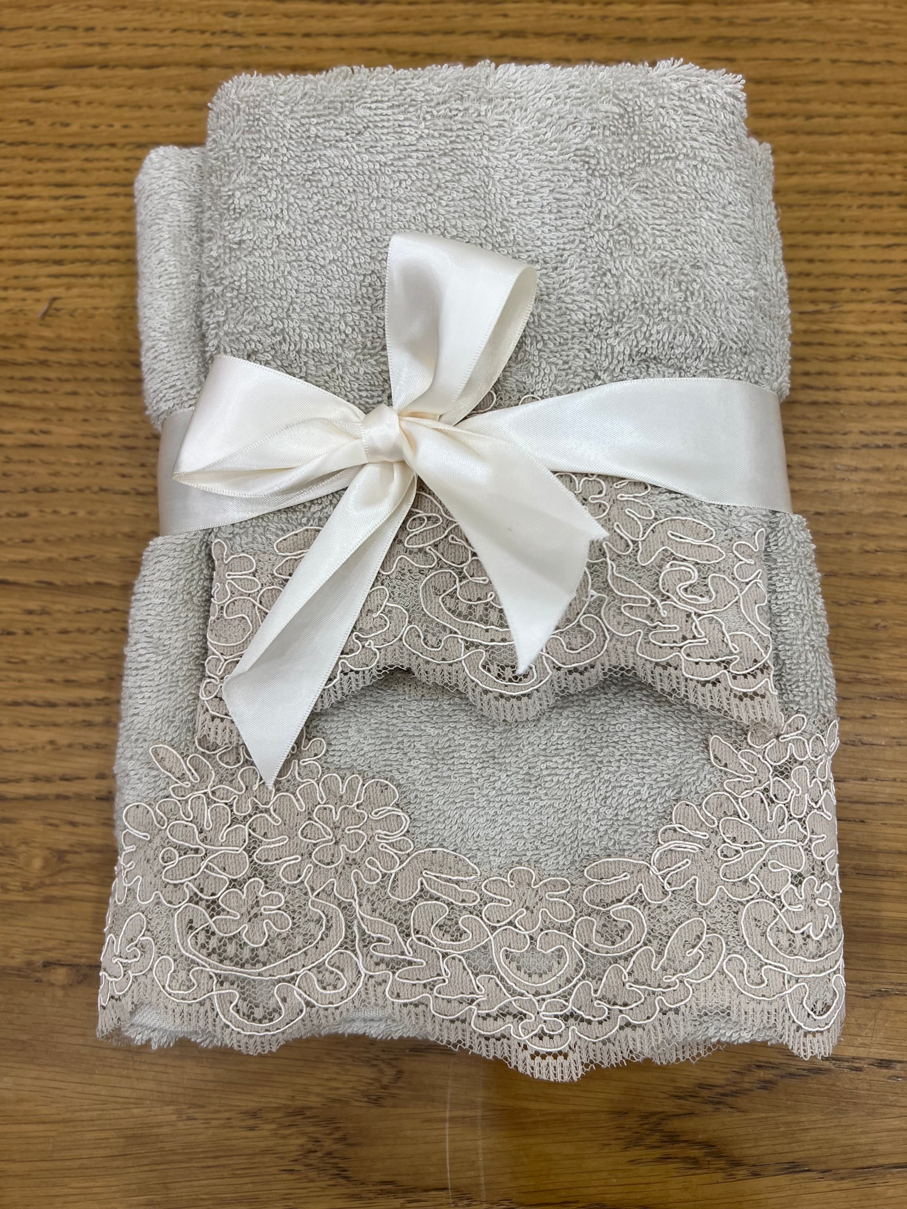 Coppia asciugamani con pizzo rebrodè