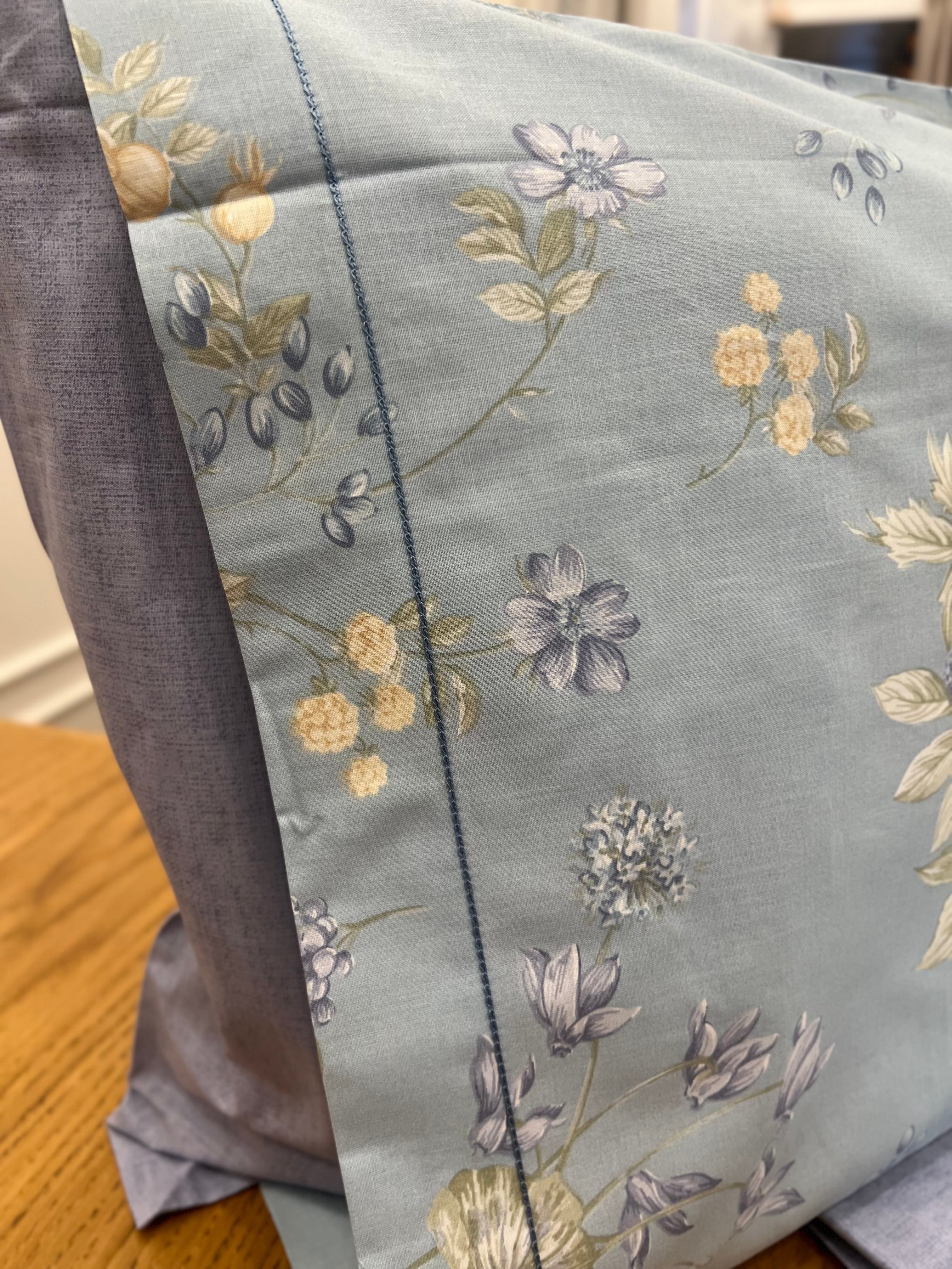 Lenzuola fiori celeste