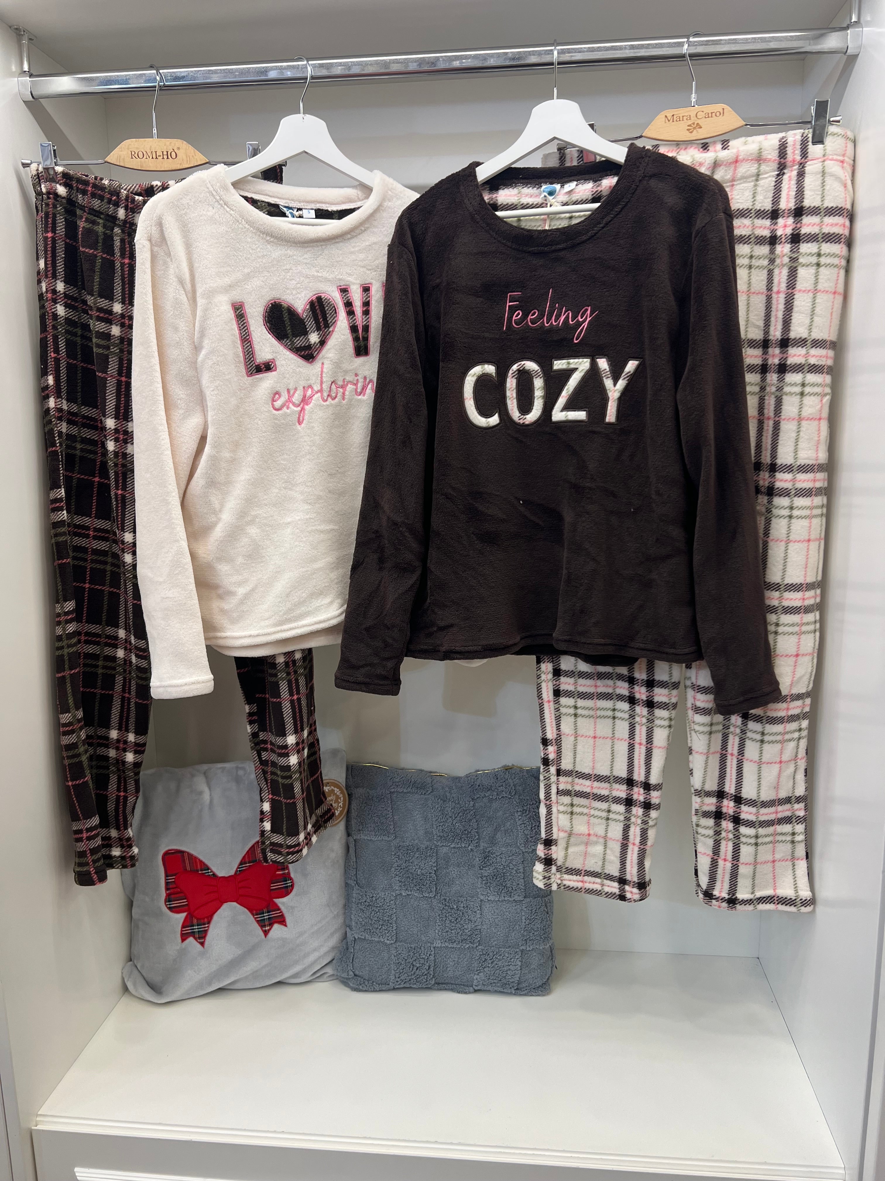 Pigiama in pile con scritta