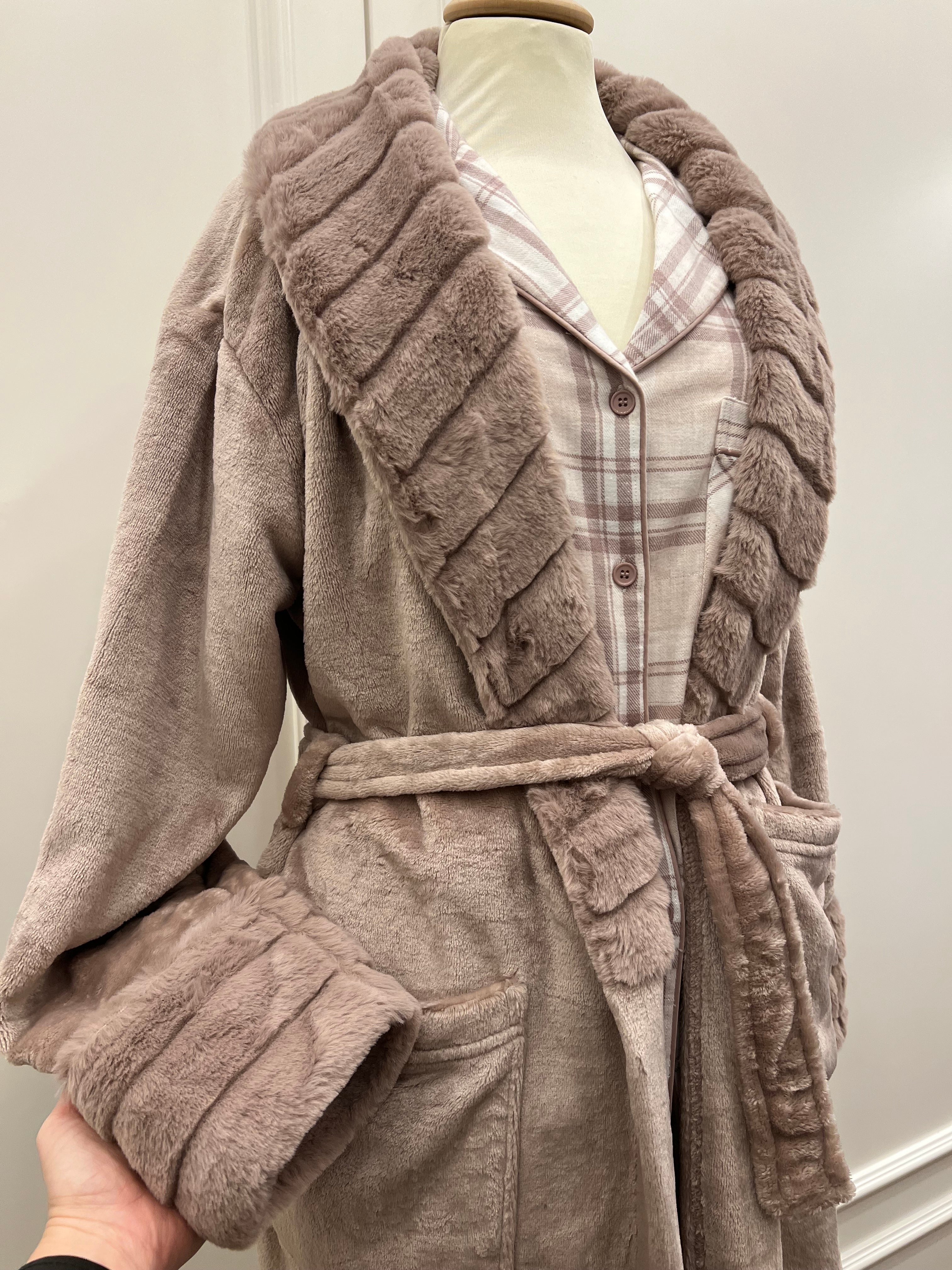 Vestaglia sciallata collo lavorato