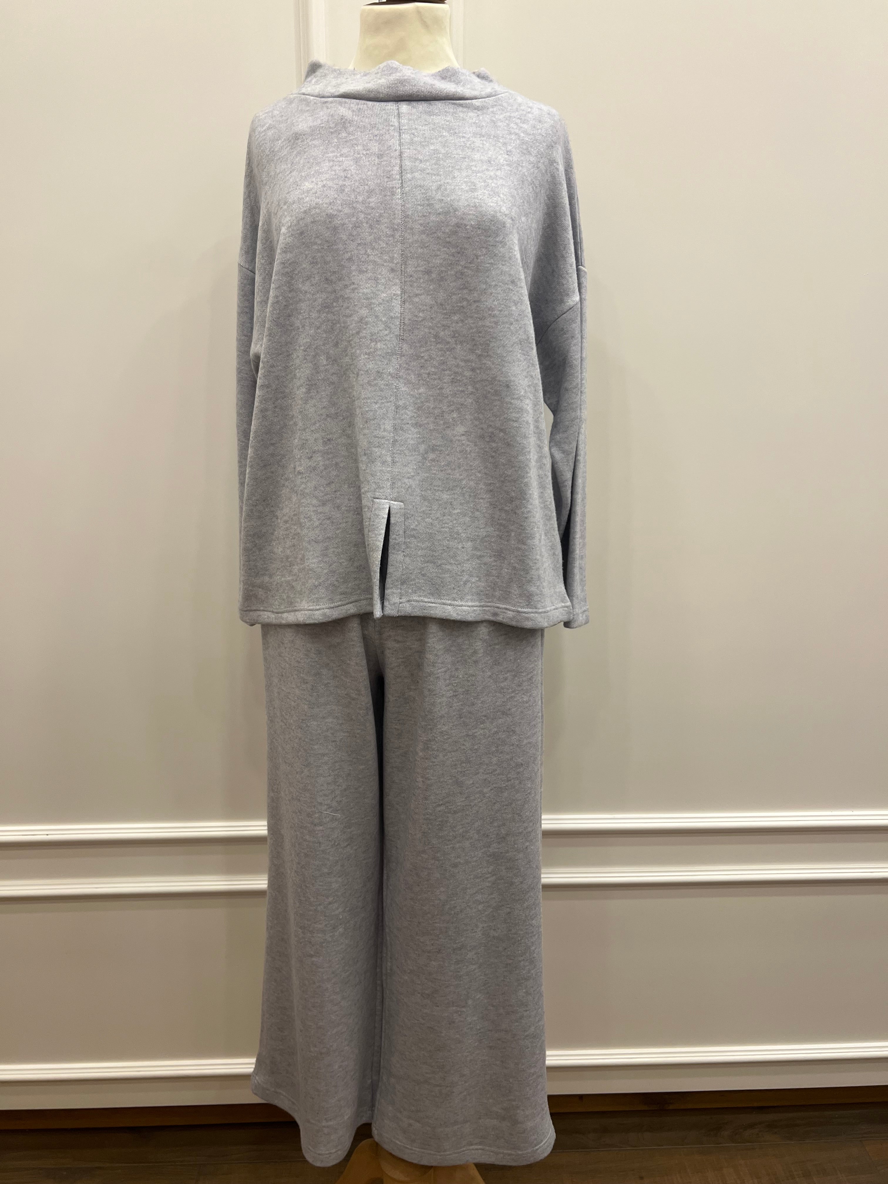 Coordinato maglia con spacco