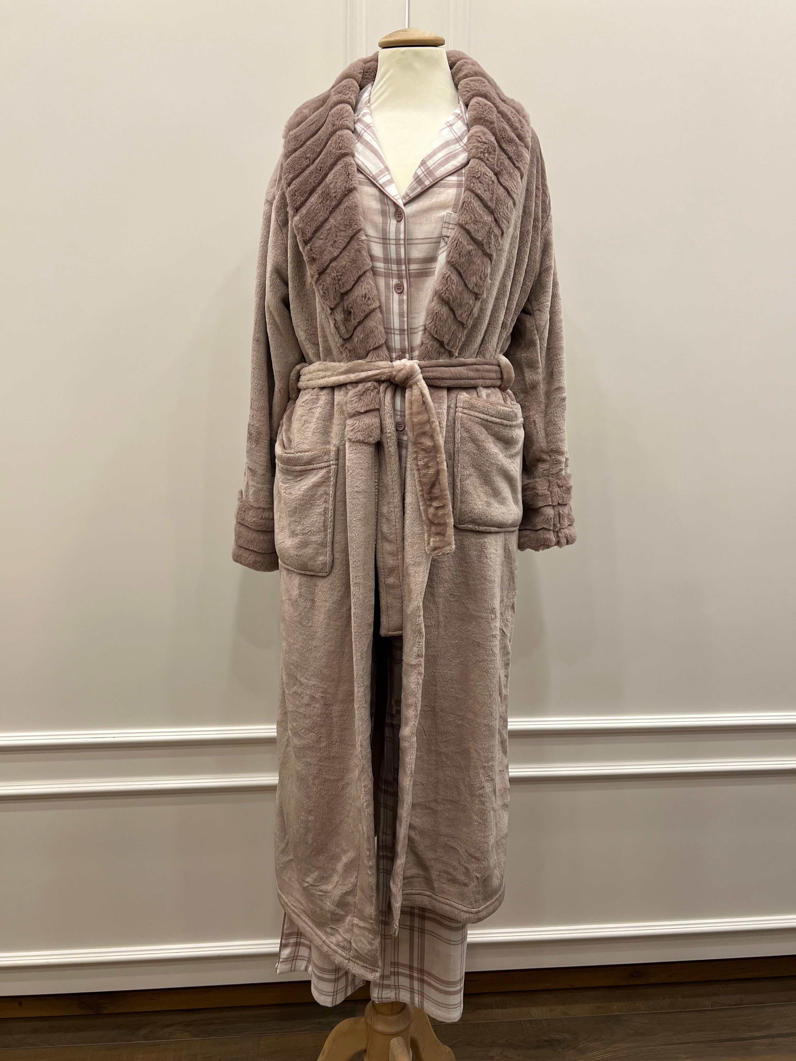 Vestaglia sciallata collo lavorato