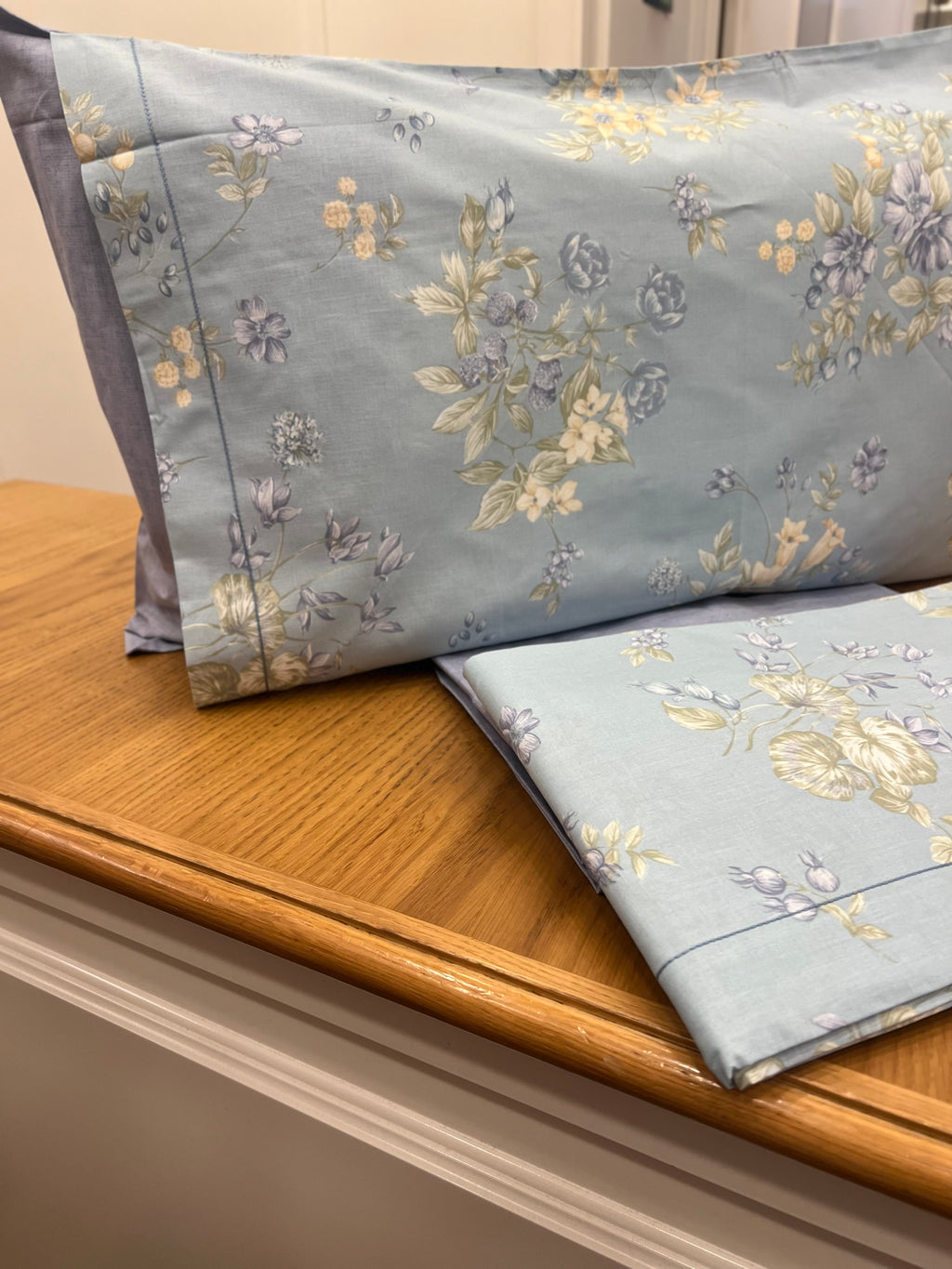 Lenzuola fiori celeste